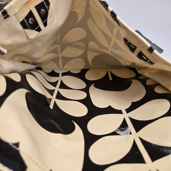 Orla Kiely Messenger Laptop Crossbody Bag in Classic Tulip Stem Black & Tan - Picture 10 of 15